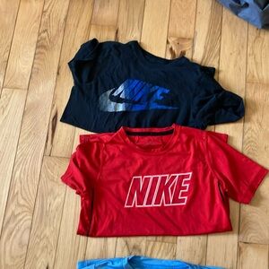 Nike Short Sleeve Tees lot 4